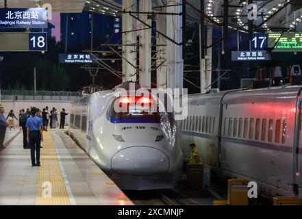 **CHINESISCHES FESTLAND, HONGKONG, MACAU UND TAIWAN OUT** der erste Hochgeschwindigkeits-Schlafzug von Peking nach Hongkong ist bereit für die Abfahrt in Peking Stockfoto