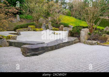 Zen Garten, traditionell geharkte Kiesel, japanischer Garten, Gärten der Welt, Berlin, Deutschland mcpins *** Zen-Garten, traditionelles Harkenholz, J Stockfoto