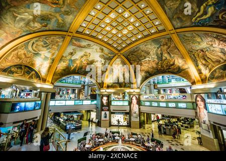 Galerias Pacifico, Fresken in der Kuppel der Galerien. Die Mitteltafel im Bild wurde von Antonio Berni, Buenos Aires, republica Argent gemalt Stockfoto