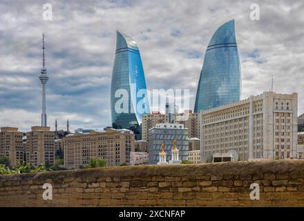 Flammentürme aus dem Palast der Shirwanschahs, Altstadt, Baku, Aserbaidschan Stockfoto