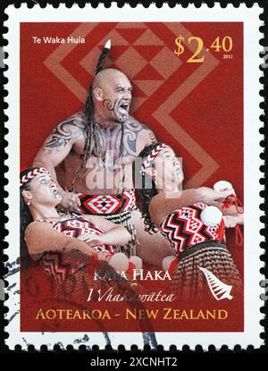 Maori tanzen Kapa Haka auf neuseeländischer Briefmarke Stockfoto
