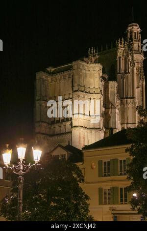 Kathedrale Saint-Etienne bei Nacht, Sens, Burgund, Département Yonne, Region Bourgogne-Franche-Comte, Frankreich Stockfoto