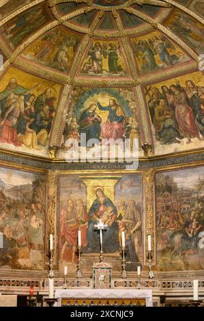 Rom. Italien. Kirche Sant’Onofrio al Gianicolo aus dem 15. Jahrhundert, Piazza di Sant’Onofrio. Apsis mit Fresken, die Baldassarre Peruzzi und Pintur zugeschrieben werden Stockfoto