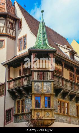 Maison Pfister mit Erkerfenster und Balkon, Altstadt von Colmar, Departement Oberrhein, Elsass, Frankreich Stockfoto