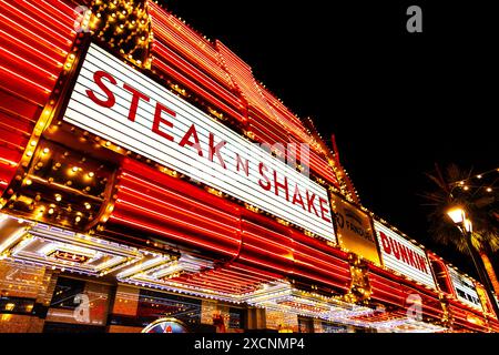 Neonschilder an der Fassade des Fremont Hotel & Casino at the Fremont Street Experience, Las Vegas, Nevada, USA Stockfoto