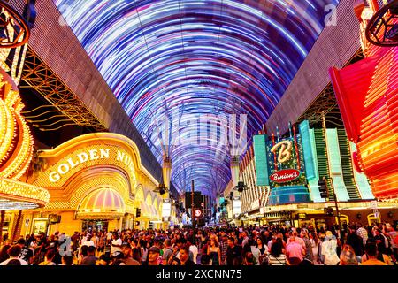 Viva Vision Light Show und Neonfassaden von Casinos im Fremont Street Experience, Las Vegas, Nevada, USA Stockfoto