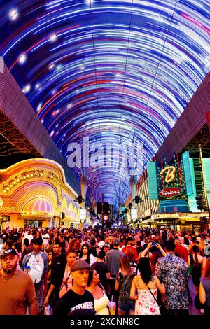 Viva Vision Light Show und Neonfassaden von Casinos im Fremont Street Experience, Las Vegas, Nevada, USA Stockfoto