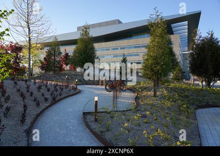 Kopenhagener Oper am Ufer des inneren Hafens. Neo-Futurismus-Stil, entworfen vom Architekten Henning Larsen. Stockfoto