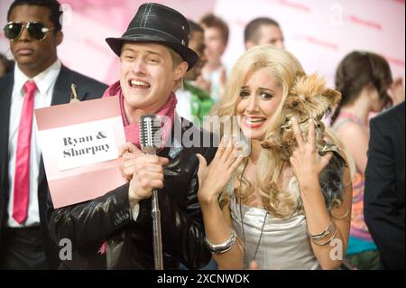 High School Musical 3: Senior Jahr : 2008 - USA Regisseur: Kenny Ortega Lucas Grabeel, Ashley Tisdale beschränkt auf redaktionelle Verwendung. Weitere Informationen zu Einschränkungen finden Sie in der Überschrift. Foto: John Bramley. Es ist verboten, das Foto aus dem Kontext der Werbung für den Film zu reproduzieren. Sie muss der Filmgesellschaft und/oder dem Fotografen gutgeschrieben werden, der von der Filmgesellschaft zugewiesen oder von der Filmgesellschaft autorisiert wurde/für das Set zugelassen wurde. Beschränkt auf redaktionelle Verwendung. Photo12 gewährt den vertretenen Personen keine Publizitätsrechte. Quelle: Photo12/7e Art/Walt Disney Pictures Stockfoto