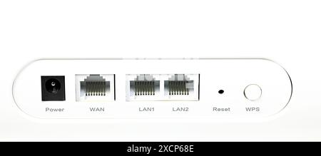 LAN, WAN-Ports und WPS-Switch auf der Rückseite des modernen Wireless-Routers. Stockfoto