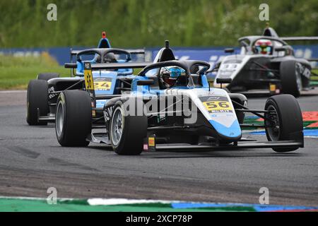 Yuanpu Cui, Phinsys von Argenti, ROKiT F4 British Championship, zertifiziert von der FIA, drei 20-minütige Rennen am Wochenende auf dem schnellen Thruxton Stockfoto