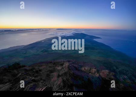 Morphologische Charakteristika des unregelmäßigen Geländes des Pico im Azoren-Archipel. Stockfoto