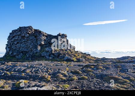 Morphologische Charakteristika des unregelmäßigen Geländes des Pico im Azoren-Archipel. Stockfoto