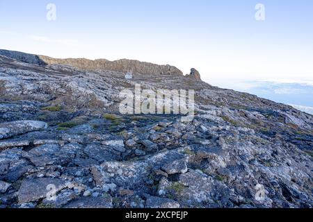 Morphologische Charakteristika des unregelmäßigen Geländes des Pico im Azoren-Archipel. Stockfoto
