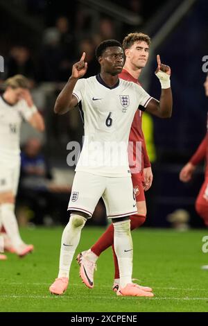 Gelsenkirchen, Deutschland. Juni 2024. Englands Marc Guehi während des Fußball-Europameisterspiels 2024 zwischen Serbien und England in der Arena AufSchalke, Stadion Gelsenkirchen, Deutschland - Sonntag, 16. Juni 2024. Sport - Fußball . (Foto: Fabio Ferrari/LaPresse) Credit: LaPresse/Alamy Live News Stockfoto