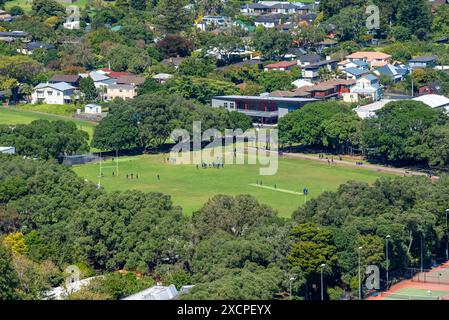Blick auf die Auckland Grammar School Sports Ovals vom Mount Eden Summit an einem Schultag Stockfoto