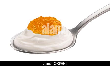 Löffel Joghurt mit Pfirsichmarmelade isoliert auf weißem Hintergrund Stockfoto