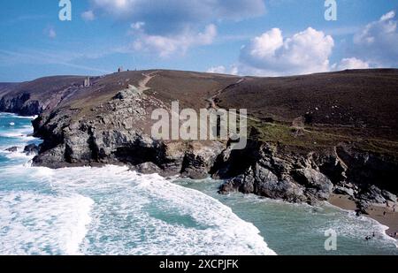 COAST TO COAST TRAVEL LIBRARY - VERWALTET VON PPL PHOTO AGENCY - COPYRIGHT VORBEHALTEN *** örtlicher Titel *** Chapel Porth, Cornwall. Stockfoto