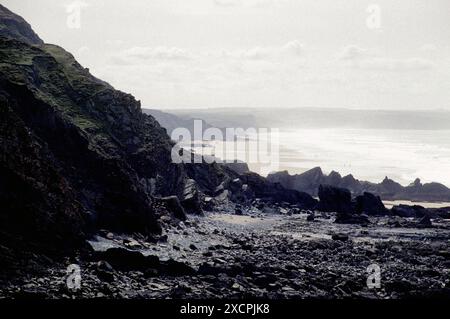 REISEBIBLIOTHEK VON KÜSTE ZU KÜSTE - VERWALTET VON PPL PHOTO AGENCY - COPYRIGHT VORBEHALTEN *** örtlicher Titel *** Sandy Mouth, nahe Bude, Cornwall. Stockfoto