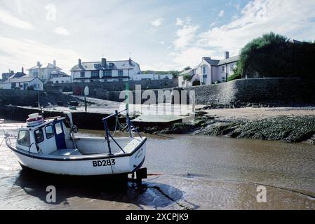 REISEBIBLIOTHEK VON KÜSTE ZU KÜSTE - VERWALTET VON PPL FOTOAGENTUR - COPYRIGHT VORBEHALTEN *** örtlicher Titel *** Fischerboot in Bude, Cornwall. Stockfoto