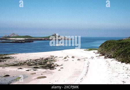 COAST TO COAST TRAVEL LIBRARY - VERWALTET VON PPL PHOTO AGENCY - COPYRIGHT VORBEHALTEN *** Lokale Beschriftung *** Rushy Point, Tresco, Scilly Isles. Stockfoto