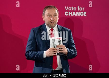 Der Schattenstaatssekretär für Schottland Ian Murray sprach während des Wahlprogramms der Partei in Murrayfield in Edinburgh. Bilddatum: Dienstag, 18. Juni 2024. Stockfoto