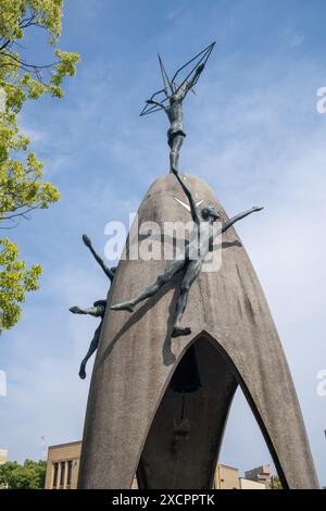 Glocke des Children's Peace Monument im Peace Memorial Park Hiroshima Japan Stockfoto