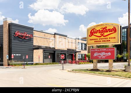 Giordano's Pizza ist eine italienische Pizzakette aus Chicago, die für ihre Deep-Dish-Pizza bekannt ist. Stockfoto