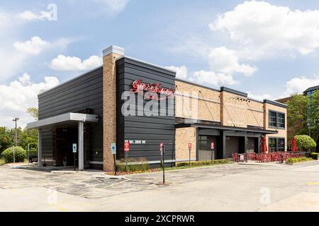 Giordano's Pizza ist eine italienische Pizzakette aus Chicago, die für ihre Deep-Dish-Pizza bekannt ist. Stockfoto