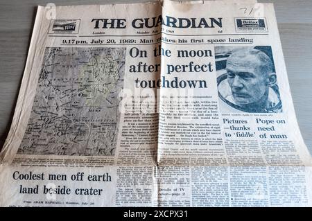 Titelseite der britischen Zeitung The Guardian am 20. Juli 1969 nach der Mondlandung Apollo 11 mit Edwin Aldrin Stockfoto