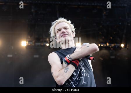 Leicestershire, Großbritannien. Sonntag, 16. Juni 2024. Deryck Whibley von Sum 41 tritt auf der Apex-Bühne beim Download Festival 2024 im Donington Park auf. Download ist das größte Rock and Metal Festival in Großbritannien mit einer Kapazität von 75.000 Personen. Quelle: Katie Collins/EMPICS/Alamy Live News Stockfoto