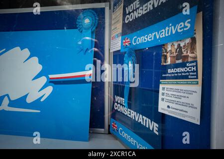 Kemi Badenoch Abgeordneter, konservatives Parlamentsabgeordnetes für North West Essex. Die Büros der konservativen North West Essex Conservative Association in Saffron Walden Juni 2024 die Hauptsitze der konservativen Vereinigung in Saffron Walden im Herzen von Kemi Badenochs Wahlkreis in North West Essex mitten im Wahlkampf 2024 zeigten nur sehr geringe Beförderungen des Kandidaten. 16. Juni 2024 Stockfoto