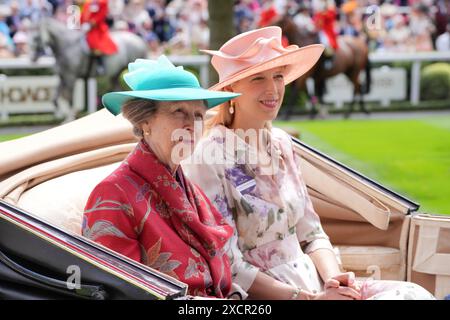 Die Prinzessin Royal und Lady Gabriella Kingston kommen am ersten Tag von Royal Ascot auf der Ascot Racecourse in Berkshire an. Bilddatum: Dienstag, 18. Juni 2024. Stockfoto