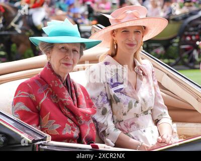 Die Prinzessin Royal und Lady Gabriella Kingston kommen am ersten Tag von Royal Ascot auf der Ascot Racecourse in Berkshire an. Bilddatum: Dienstag, 18. Juni 2024. Stockfoto