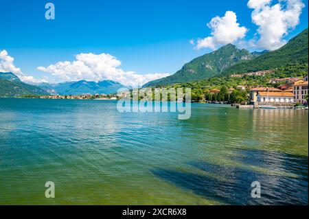 Comer See und der Seeufer von Abbadia Lariana und die Strände der Lecco Küste. Stockfoto