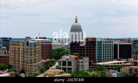 Luftaufnahme von Madison, Wisconsin an einem angenehmen Sommertag. Stockfoto