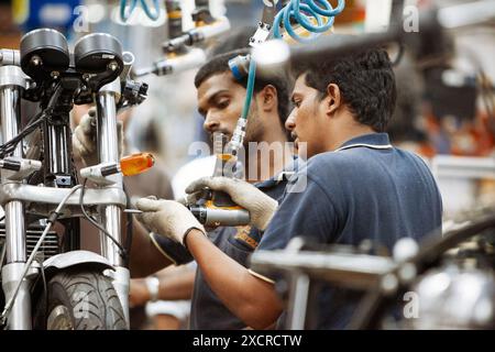 Reportage, gedreht in der Royal Enfield Motorcycle Factory in Chennai, Indien Stockfoto