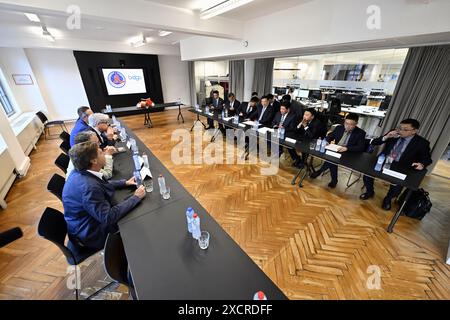 Brüssel, Belgien Juni 2024. Ein Treffen während eines Besuchs der chinesischen Presseagentur Xinhua Vertreter der Credit: Belga News Agency/Alamy Live News Stockfoto