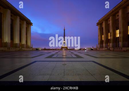 Eiffelturm bei Sonnenaufgang vom Trocadero-Platz Stockfoto