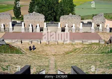 Colonia Clunia Sulpicia, eine antike römische Stadt. Theater. Alto de Castro zwischen Coruña del Conde und Peñalba de Castro, Provinz Burgos, Kastilien Stockfoto