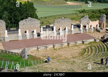 Colonia Clunia Sulpicia, eine antike römische Stadt. Theater. Alto de Castro zwischen Coruña del Conde und Peñalba de Castro, Provinz Burgos, Kastilien Stockfoto