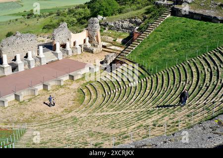 Colonia Clunia Sulpicia, eine antike römische Stadt. Theater. Alto de Castro zwischen Coruña del Conde und Peñalba de Castro, Provinz Burgos, Kastilien Stockfoto