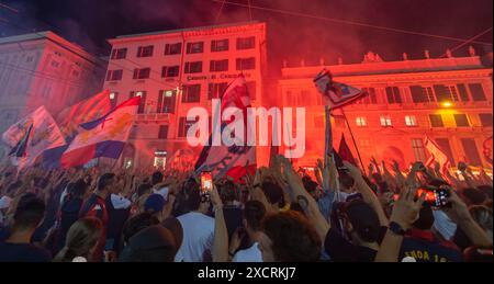 GENUA, ITALIEN, 6. SEPTEMBER 2023 - Genua-Fans ziehen durch die Straßen des Stadtzentrums, um den Geburtstag der Mannschaft zu feiern Stockfoto