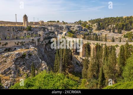 Blick auf die Brücke der Madonna della Stella in Gravina in Apulien, Provinz Bari, Apulien, Italien Stockfoto