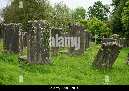 Grabsteine auf dem Friedhof der All Saints Church. Stockfoto