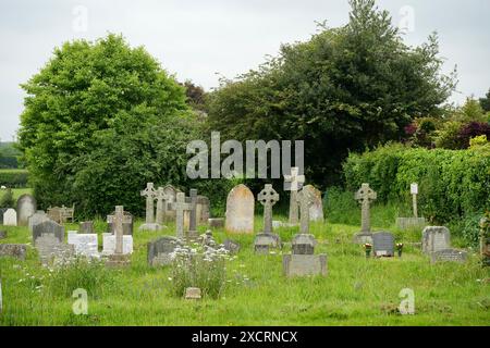 Grabsteine auf dem Friedhof der All Saints Church. Stockfoto