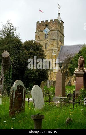 Grabsteine auf dem Friedhof der All Saints Church. Stockfoto