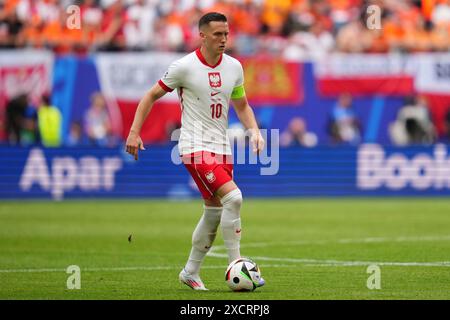 Hamburg, Deutschland. Juni 2024. Piotr Zielinski (Polen) spielte während des Spiels der UEFA Euro 2024 zwischen Polen und den Niederlanden, Gruppe D, Datum 1, am 16. Juni 2024 im Volksparkstadion in Hamburg. (Foto: Bagu Blanco/PRESSINPHOTO) Credit: PRESSINPHOTO SPORTS AGENCY/Alamy Live News Stockfoto