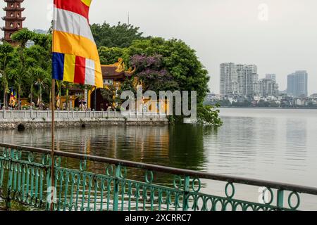 Verlockende, erstaunliche Trấn Quốc-Pagode, Chùa Trấn Quốc, Pagode des Trấn Quốc-Tempels, Ơn der See, Hanoi, Vietnam. Architektur, Arrangement, komplex, Stockfoto