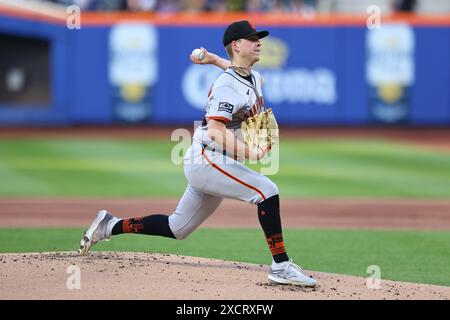 San Francisco Giants Starting Pitcher Kyle Harrison #45 wirft während des ersten Inning eines Baseballspiels gegen die New York Mets im Citi Field in Corona, N.Y., Freitag, den 24. Mai 2024. (Foto: Gordon Donovan) Stockfoto